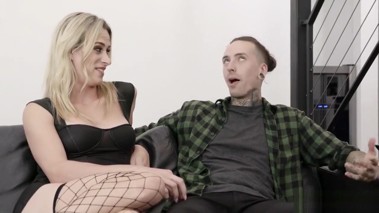 Horny Shemale Got Fucked On A First Date By A Stranger