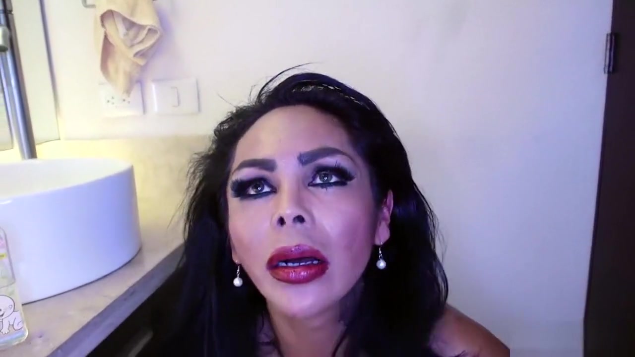 Shemale Caroline Brekara Masturbating