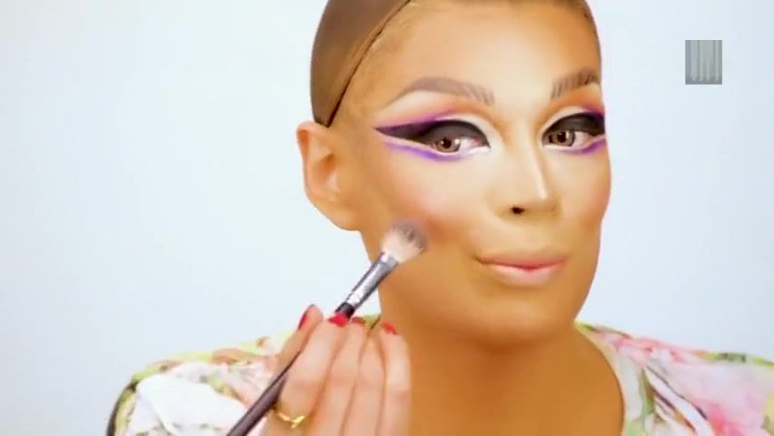 Valentina Hot Make-Up