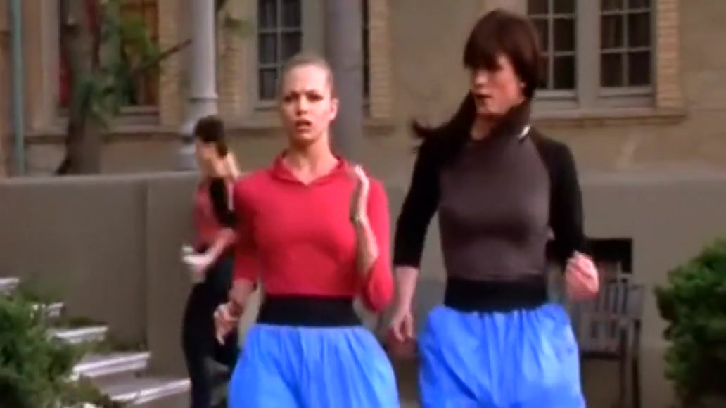 100 Girls - Crossdressing Scenes