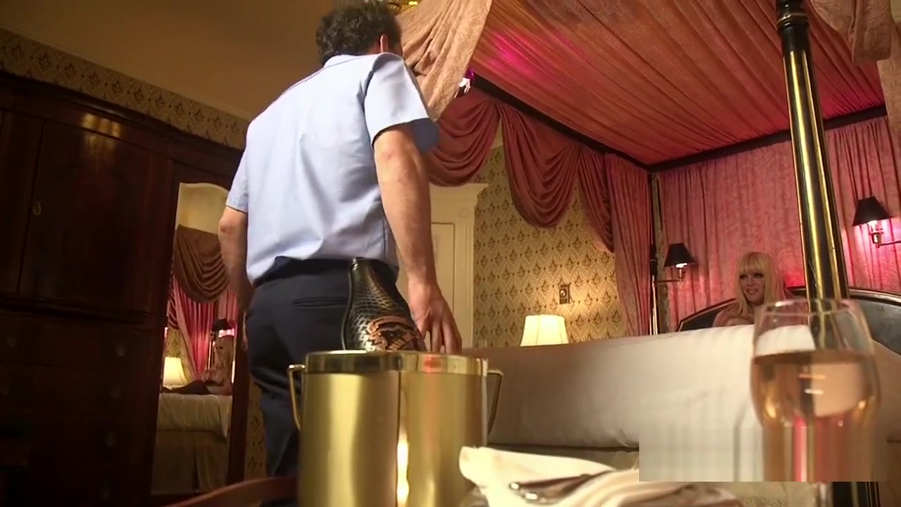 Huge tits tranny anal bangs in hotel