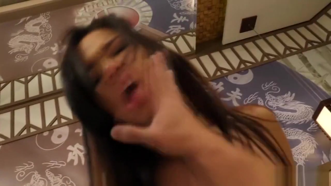 Young Shemale Hanna Rios Bareback Anal