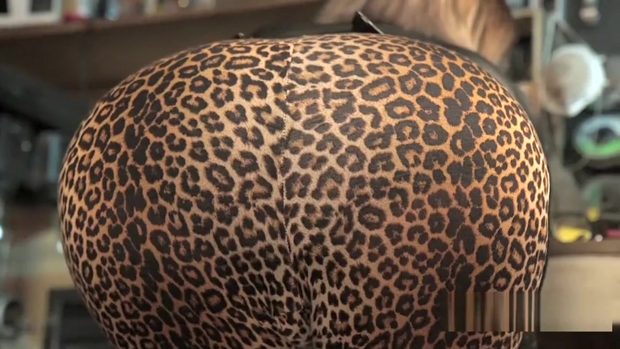 Huge ass tranny gets deep throat blowjob