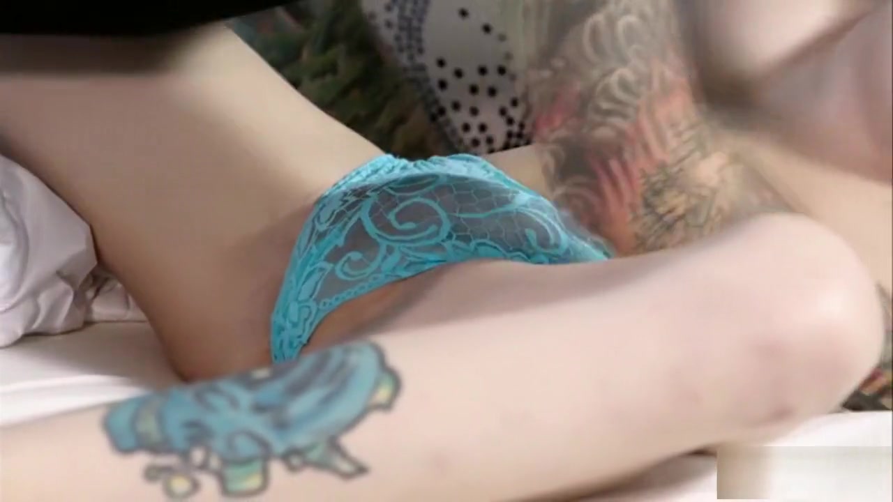 Sexy tranny Casey Kisses loves a deep asshole fuck