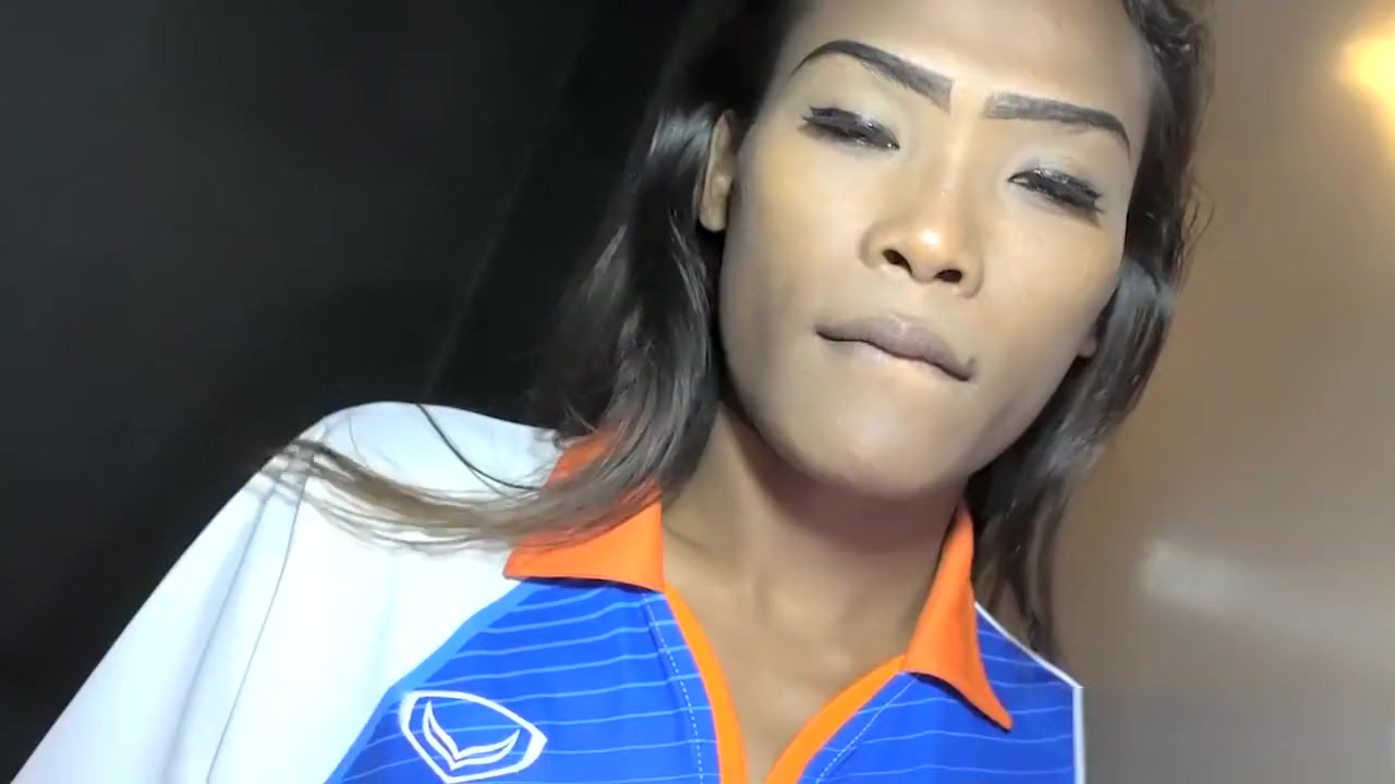 Hard abs and dark skinned asian ladyboy bj and anal