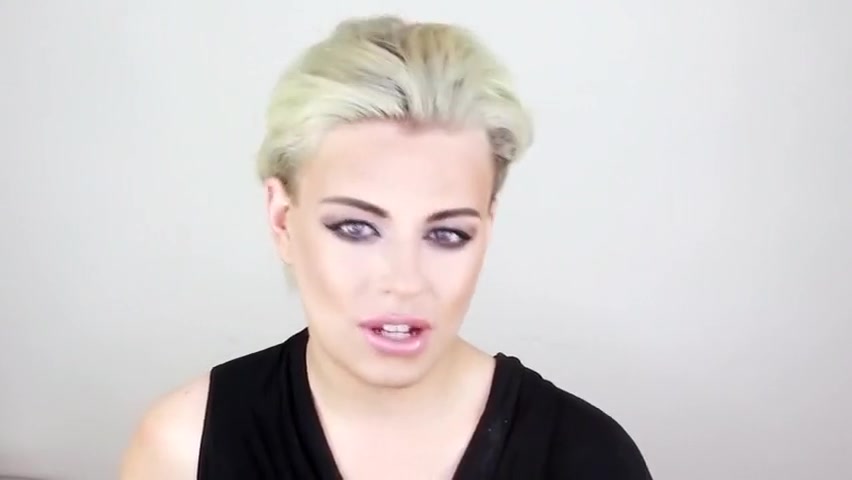 Wig tutorial of drag queen