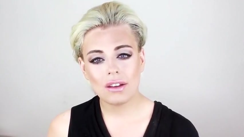 Wig tutorial of drag queen