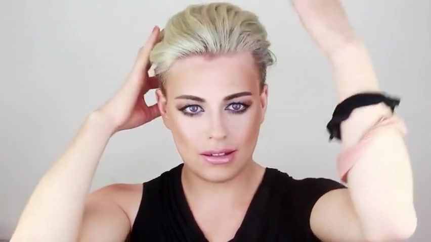 Wig tutorial of drag queen