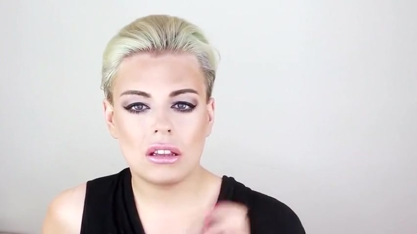 Wig tutorial of drag queen