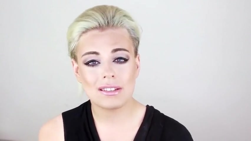 Wig tutorial of drag queen
