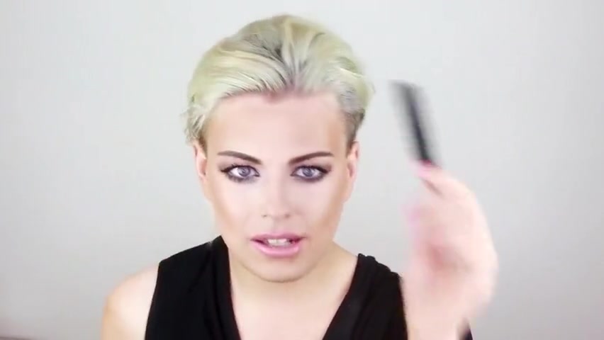 Wig tutorial of drag queen