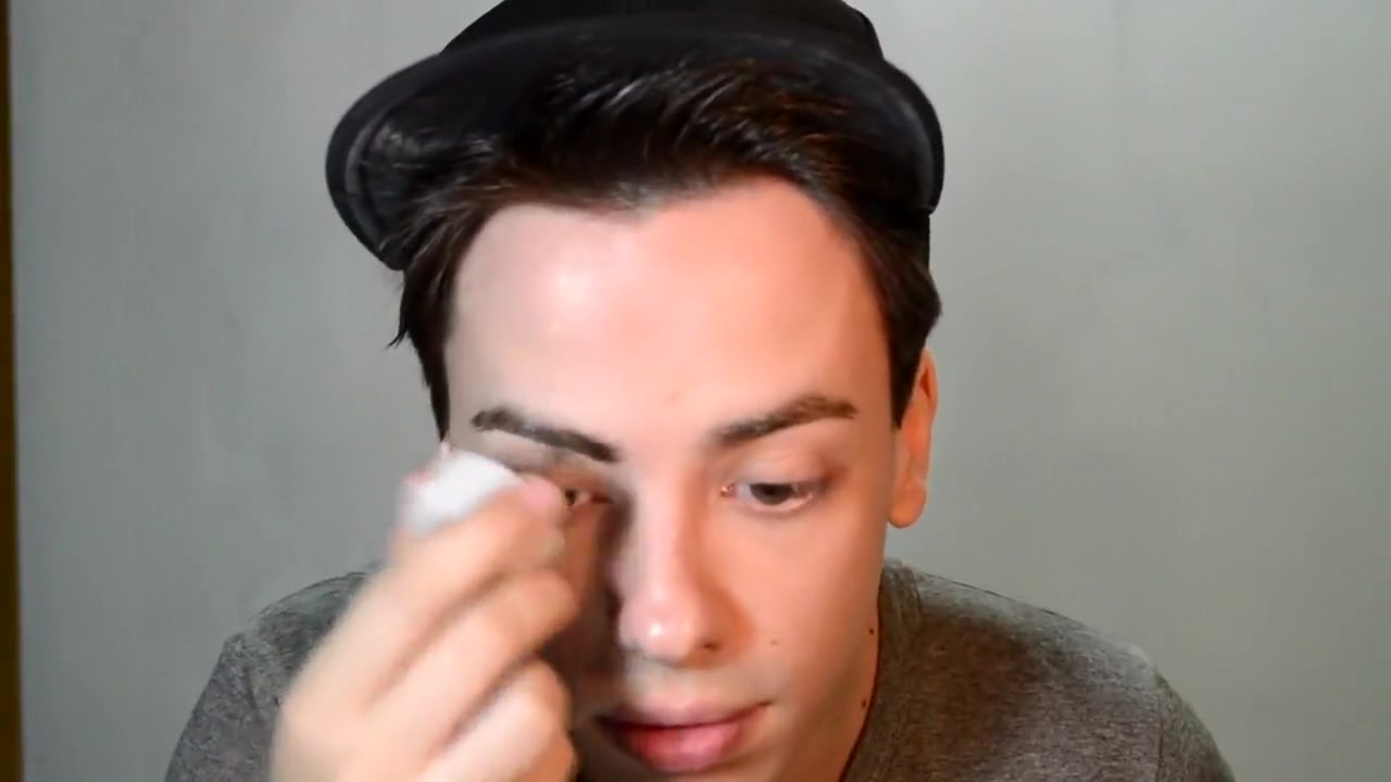Penelopy Jeans drag queen make-up tutorial