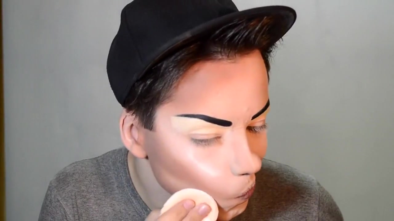 Penelopy Jeans drag queen make-up tutorial