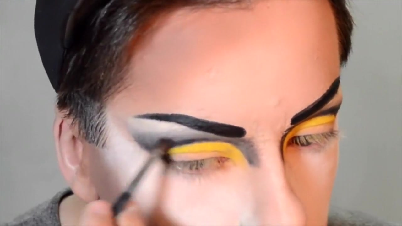 Penelopy Jeans drag queen make-up tutorial