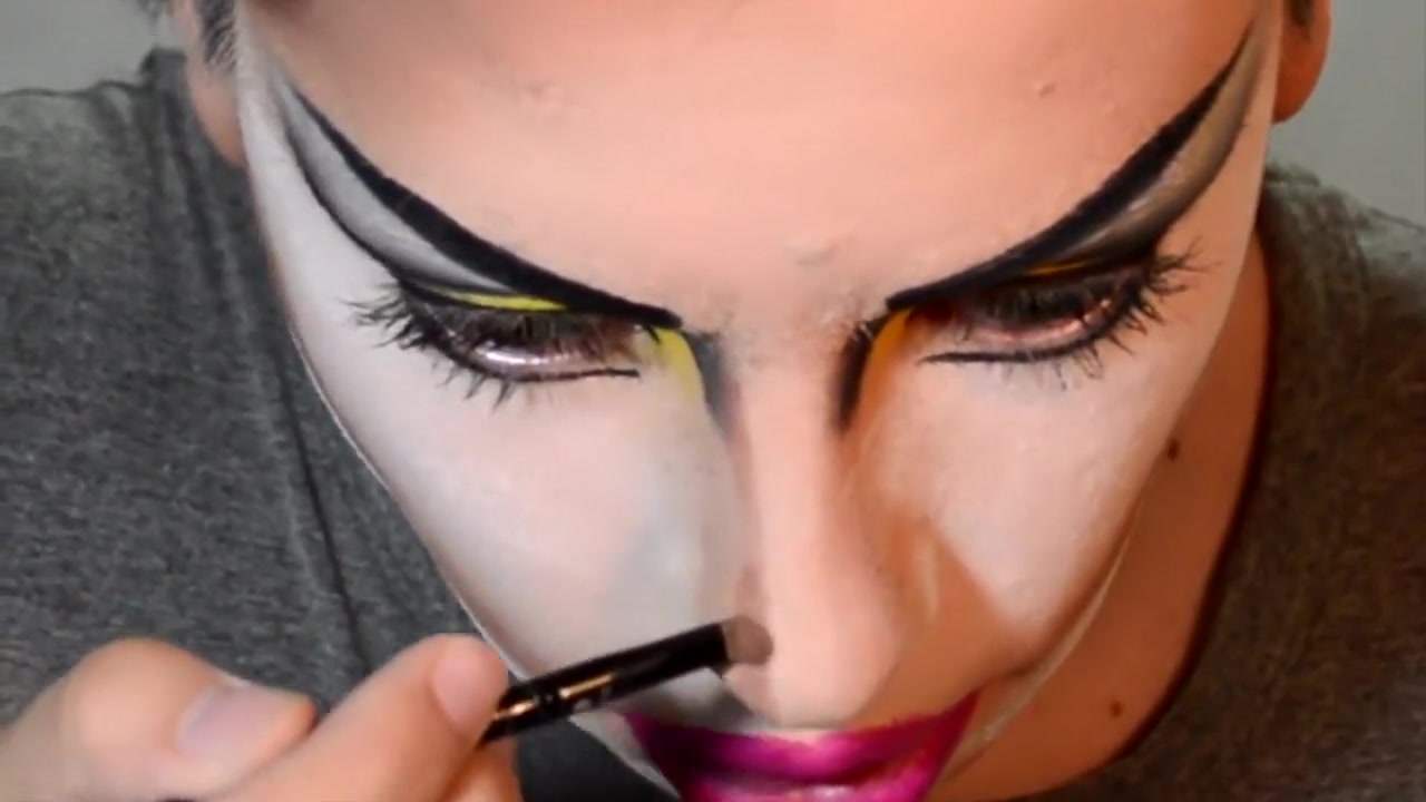Penelopy Jeans drag queen make-up tutorial