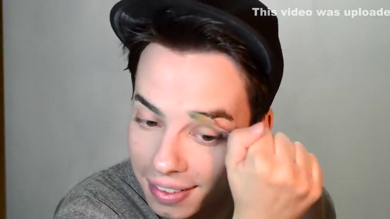 Penelopy Jeans drag queen make-up tutorial