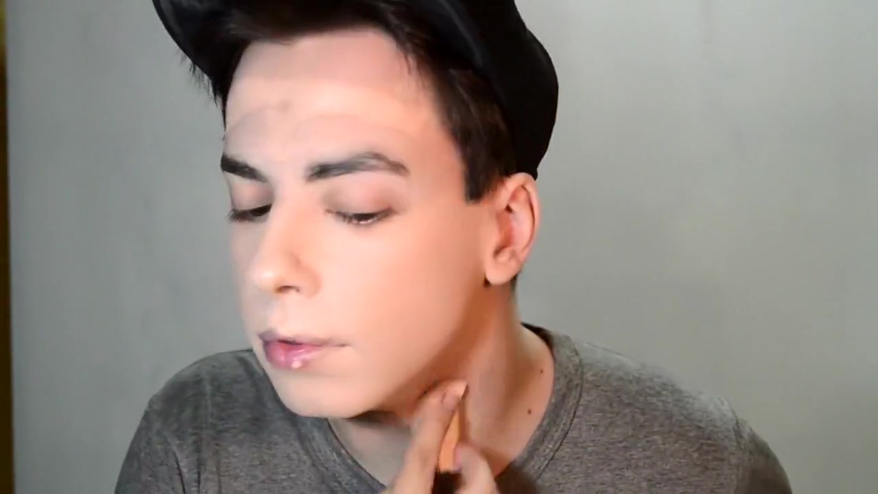 Penelopy Jeans drag queen make-up tutorial
