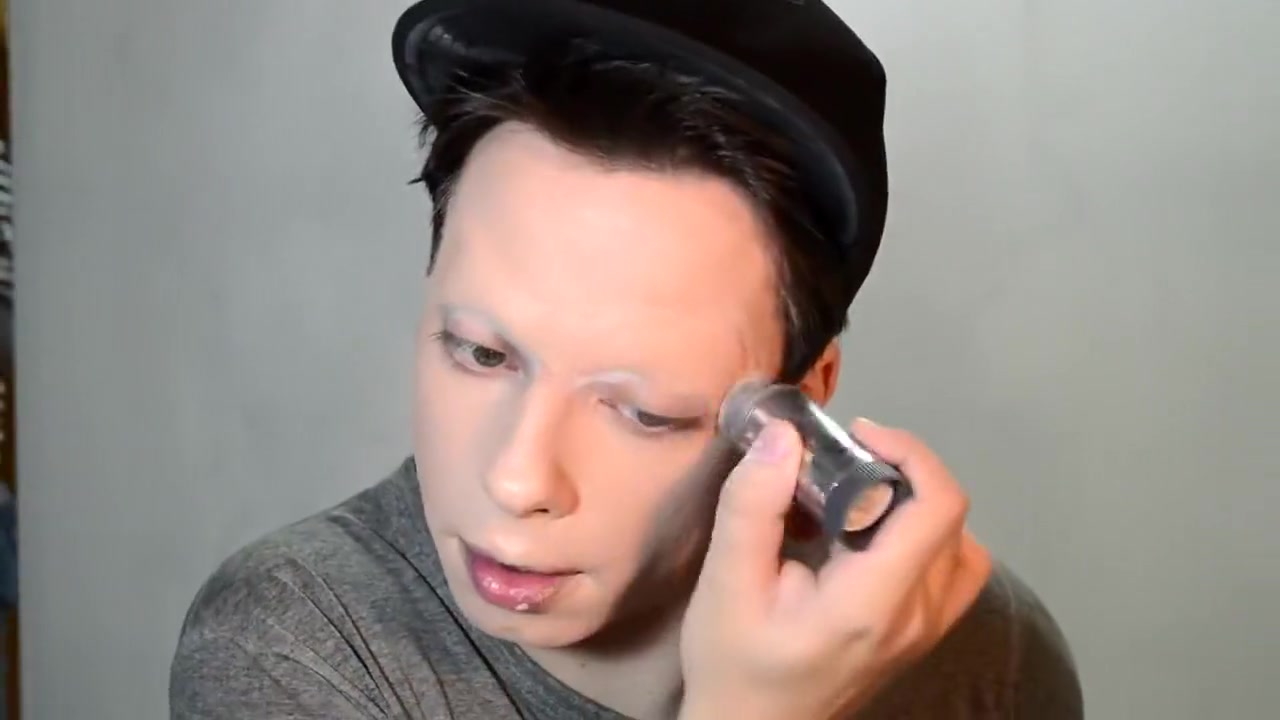 Penelopy Jeans drag queen make-up tutorial