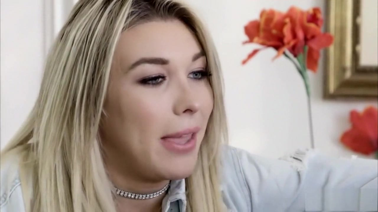Alluring Transbabe Aubrey Kate gets her tight ass fucked in missionary