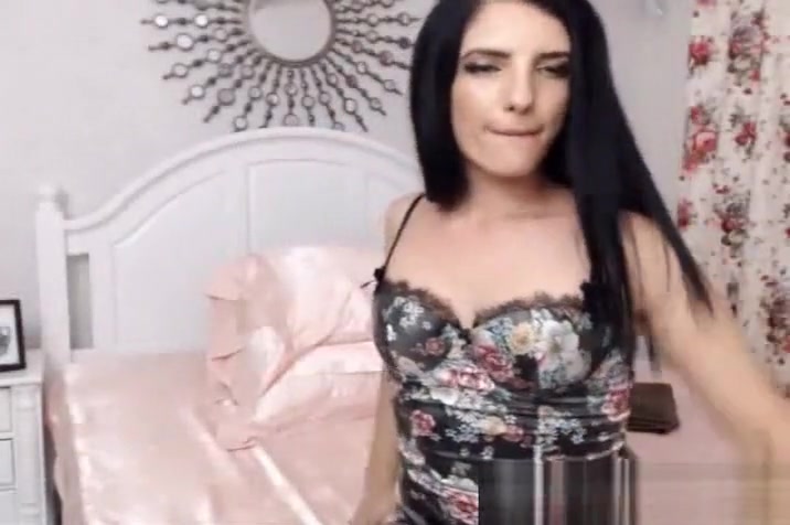 Gorgeous Shemale Jerking in front of Cam
