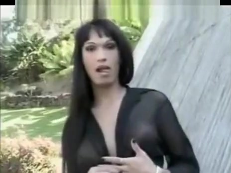 latina TS butt Rammed Outside