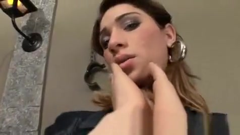 Adriana knobrigues Jerks Off her enormous knob
