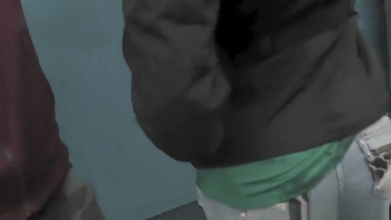 Tanlined tranny cockriding in threeway