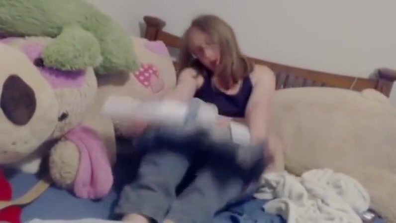 Moaning Genderqueer Cums In Her Boxers With Hitachi