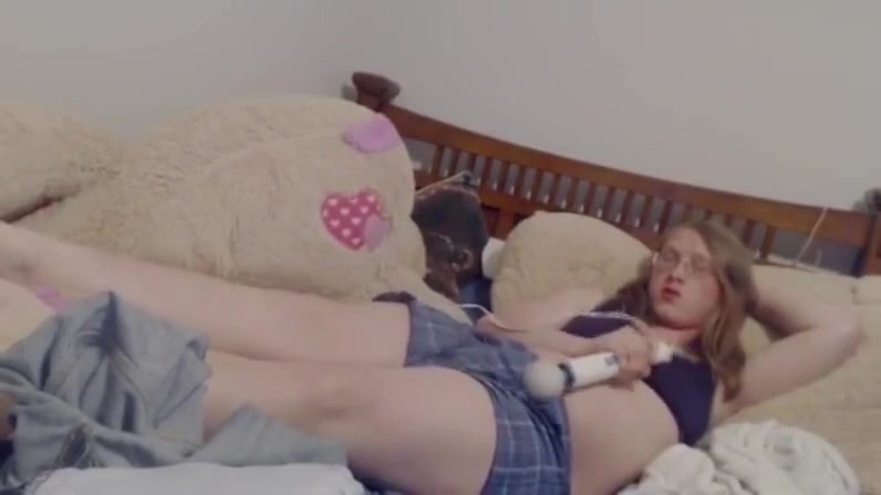 Moaning Genderqueer Cums In Her Boxers With Hitachi