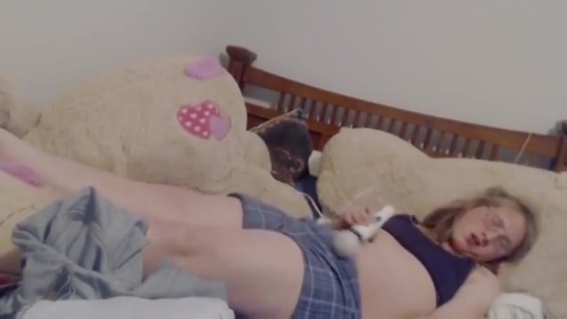 Moaning Genderqueer Cums In Her Boxers With Hitachi