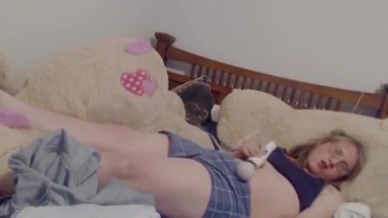 Moaning Genderqueer Cums In Her Boxers With Hitachi