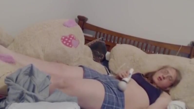 Moaning Genderqueer Cums In Her Boxers With Hitachi