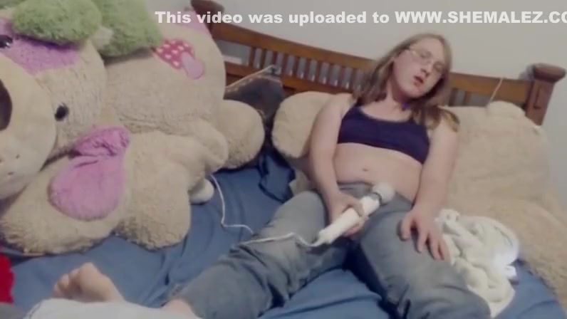 Moaning Genderqueer Cums In Her Boxers With Hitachi