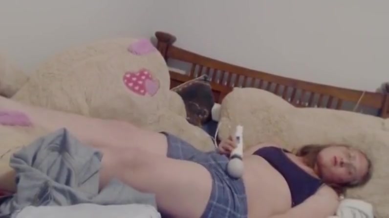 Moaning Genderqueer Cums In Her Boxers With Hitachi