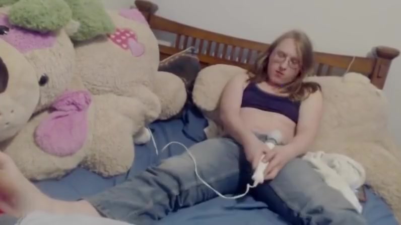 Moaning Genderqueer Cums In Her Boxers With Hitachi