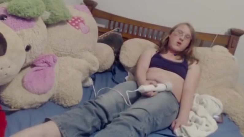 Moaning Genderqueer Cums In Her Boxers With Hitachi