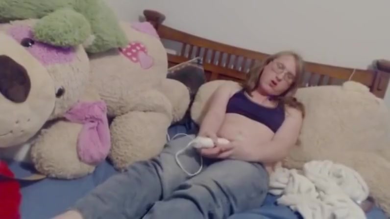 Moaning Genderqueer Cums In Her Boxers With Hitachi