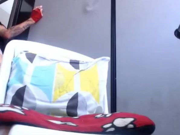 Tattoed ladyman cumshot (2018.02.20)