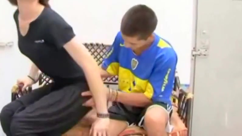 teen 18+ Slurps A thick plump ladyboy knob 2