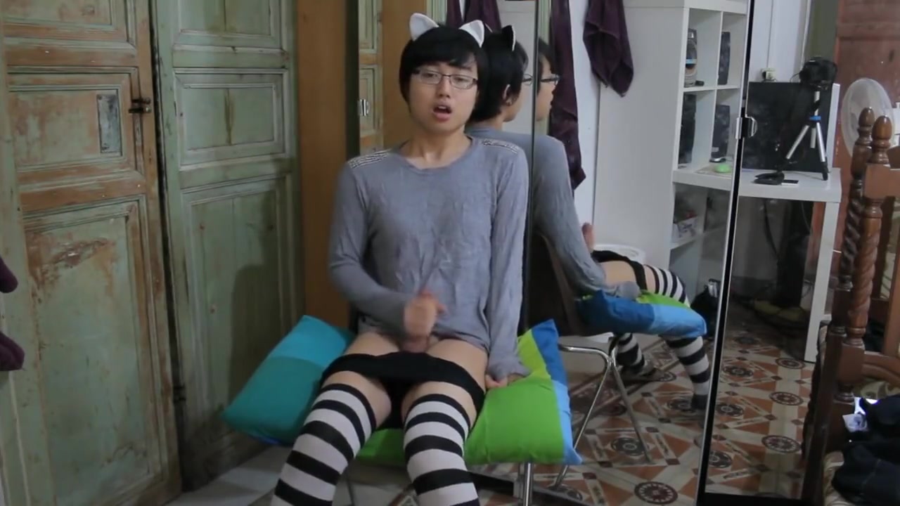Asian Crossdresser Masturbate 3