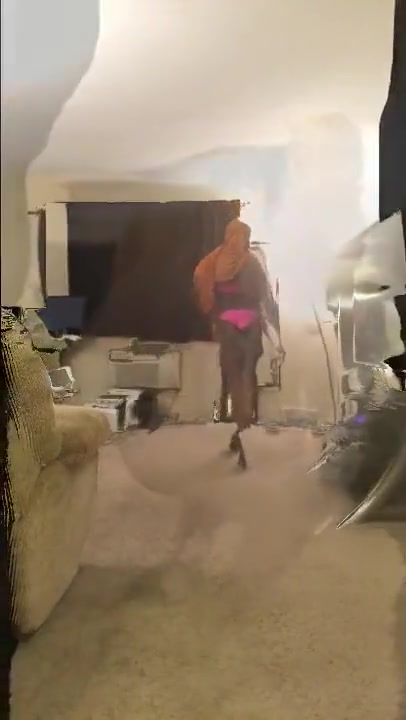 Bubble Butt Tgirl Twerks in Hijab