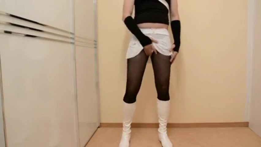 Crossdresser cums on pantyhose