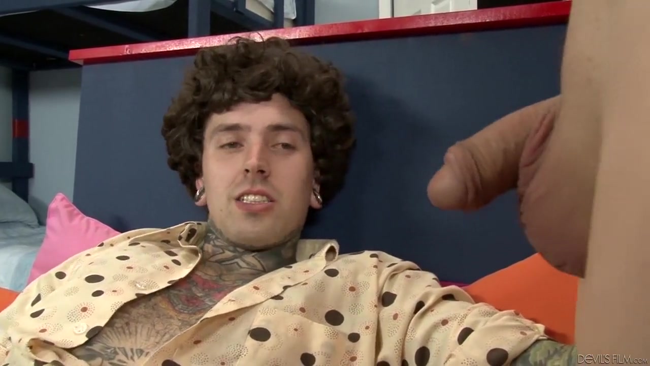 The Tranny Bunch, Scene #01