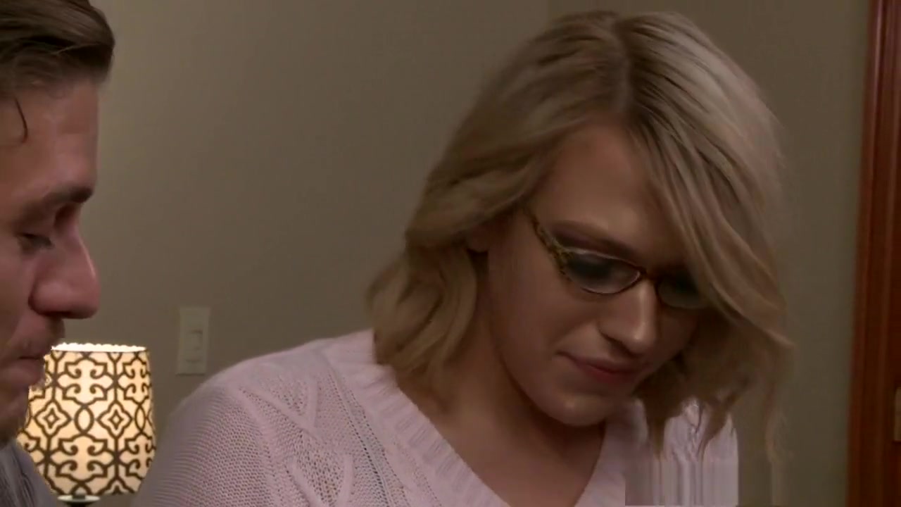 Trans babe gets sucked