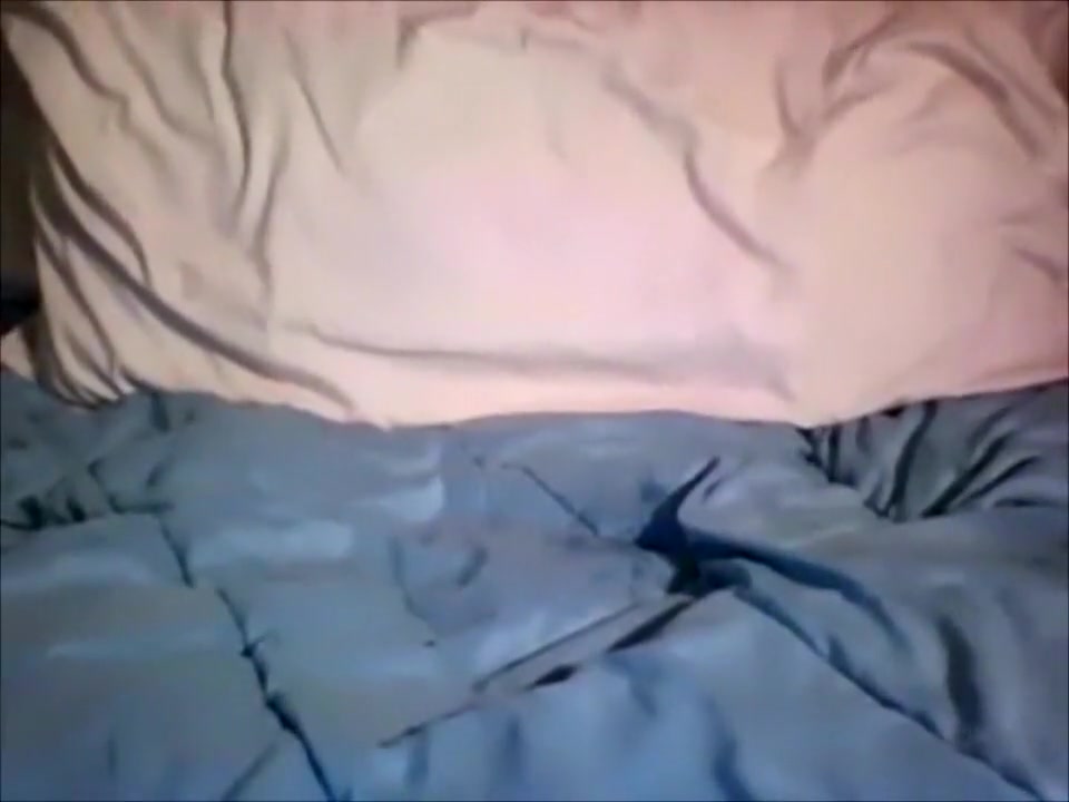 Blonde trap plays with herself