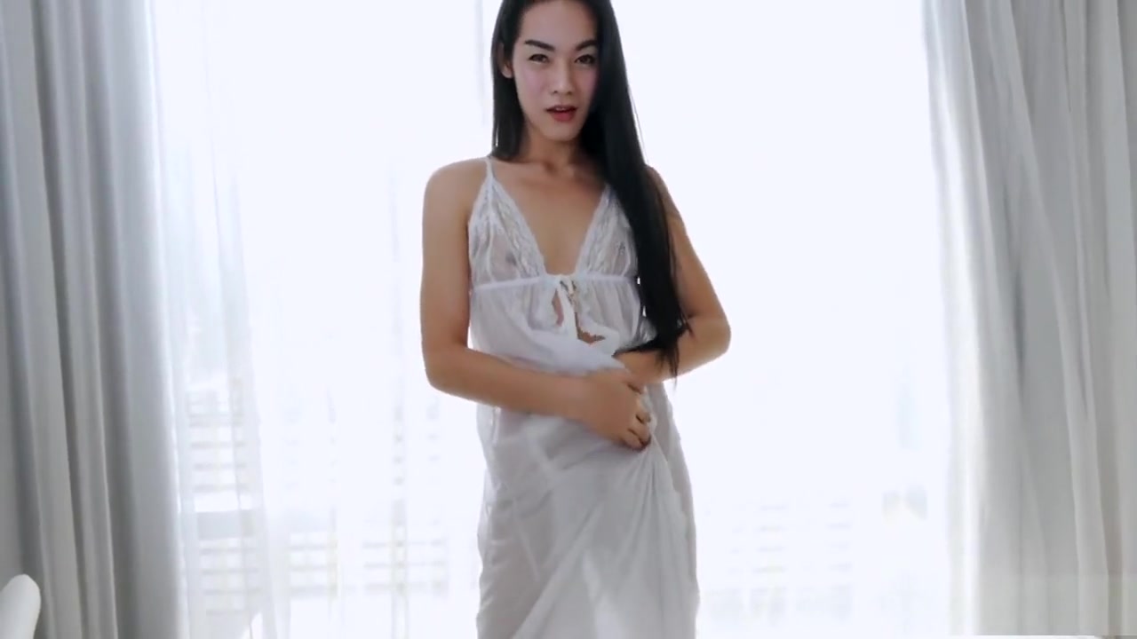 Tiny tits shemale masturbates her dick