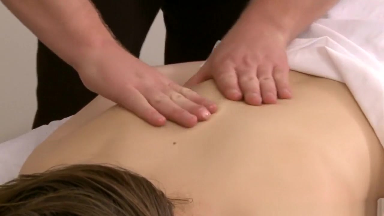 Massaged tranny beauty blown by masseur