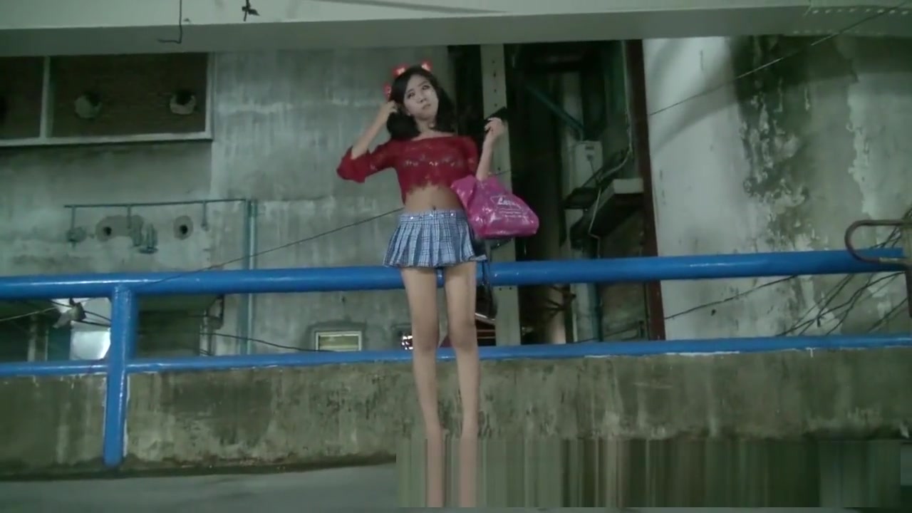 Thai Ladyboy Wanks For Stardom