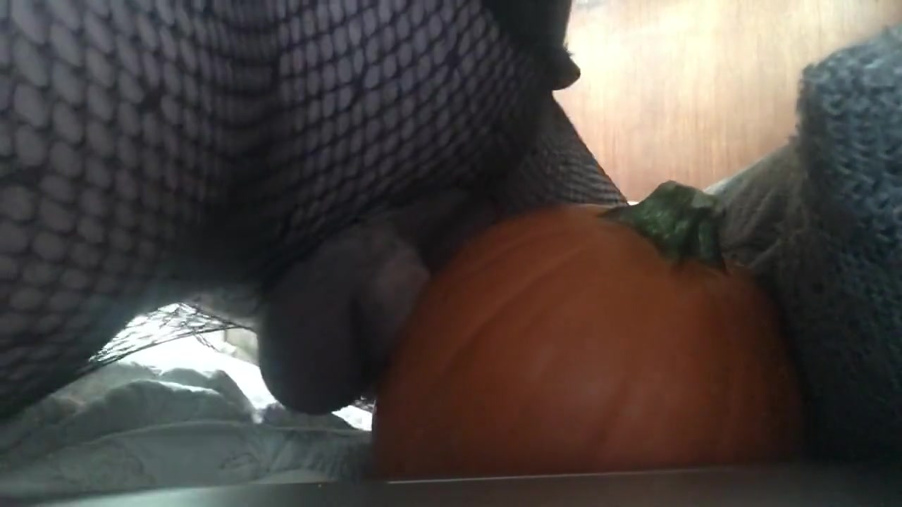 Sissy fucks a pumpkin - Happy Halloweenie!