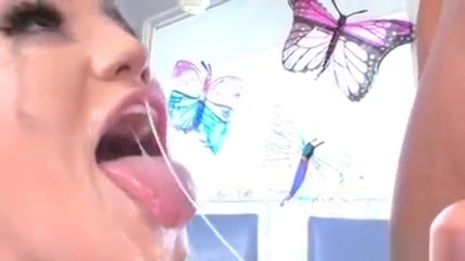 Trans babe sucking dick